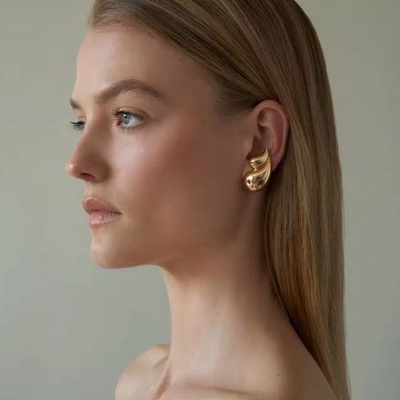 ◾️18k Gold Plated Double Layered Water Drop Stud Earrings - Picture 3 of 11